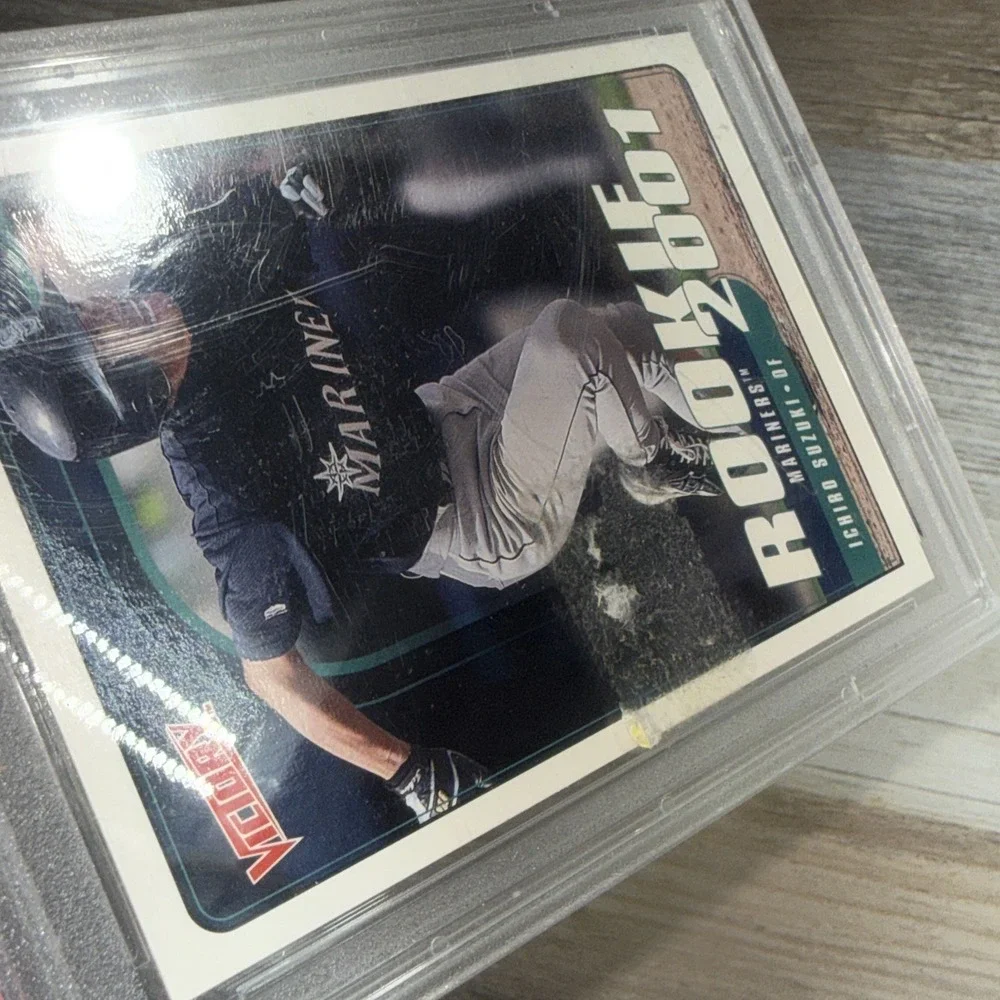 Upper Deck 2001 Victory Rookie 2001 Ichiro Suzuki #564 PSA 9 Mariners